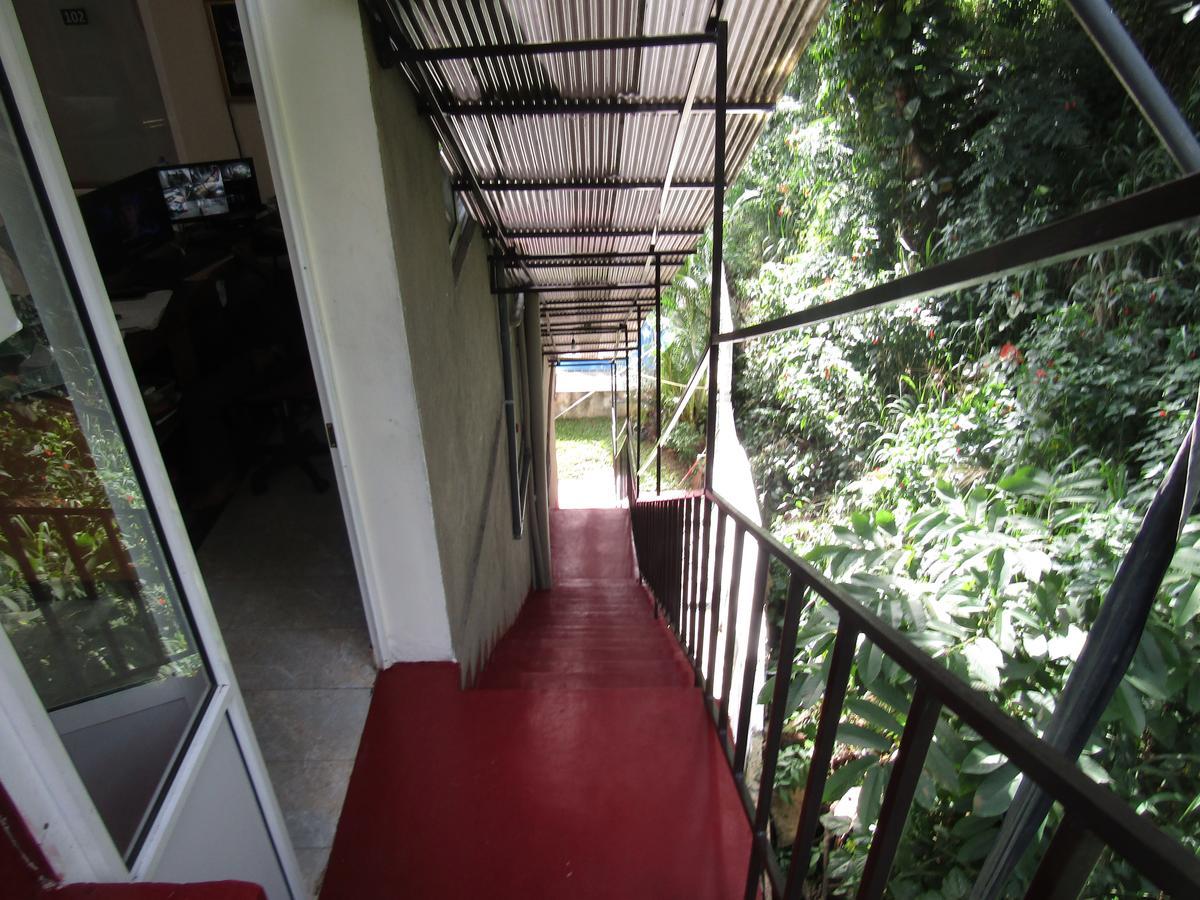 Kandy Backpackers Hostel Bagian luar foto